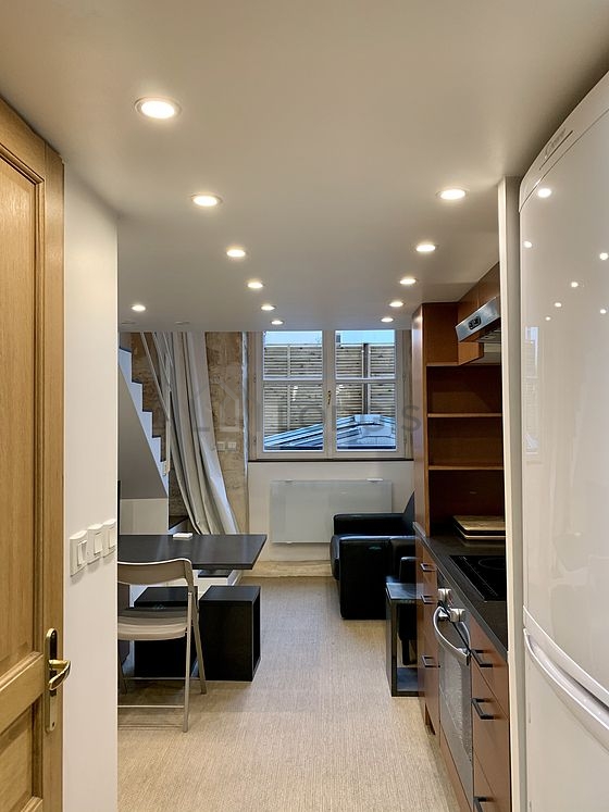 Very beautiful entrance with tile floor