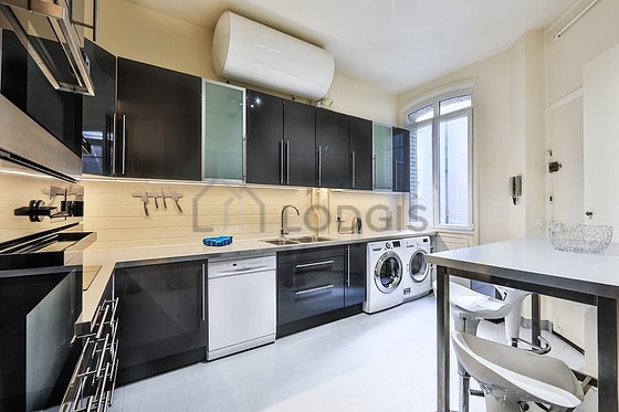 Magnifique cuisine de 14m² avec du carrelage au sol