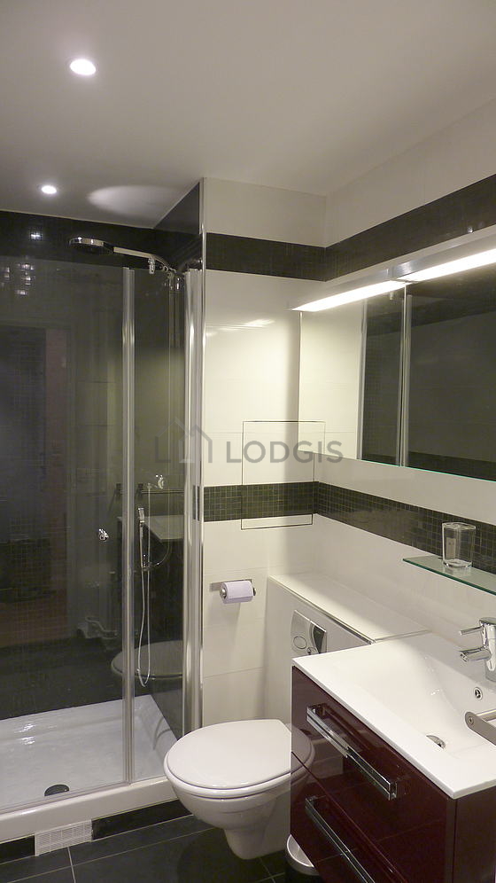 Pleasant and very bright bathroom with tile floor