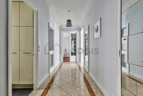 Very beautiful entrance with tile floor