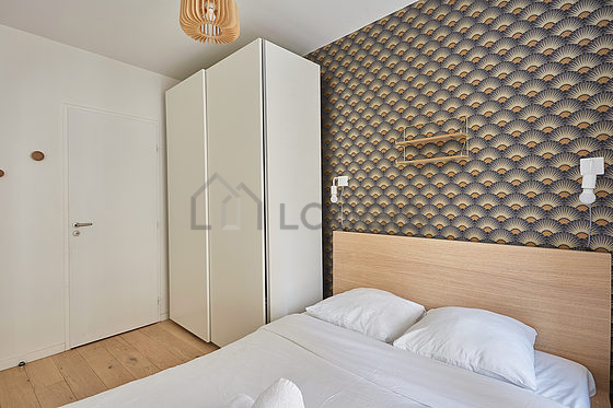Chambre avec fenêtres