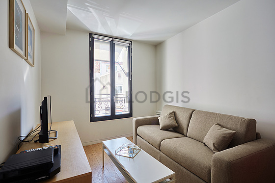 Séjour très calme équipé de 1 canapé(s) lit(s) de 140cm, télé, 1 chaise(s)