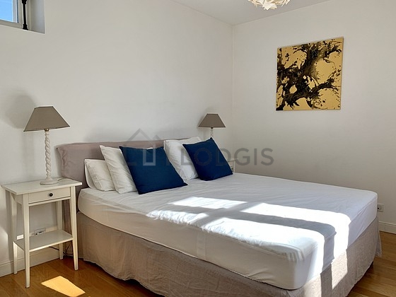 Chambre de 12m² avec du parquet au sol