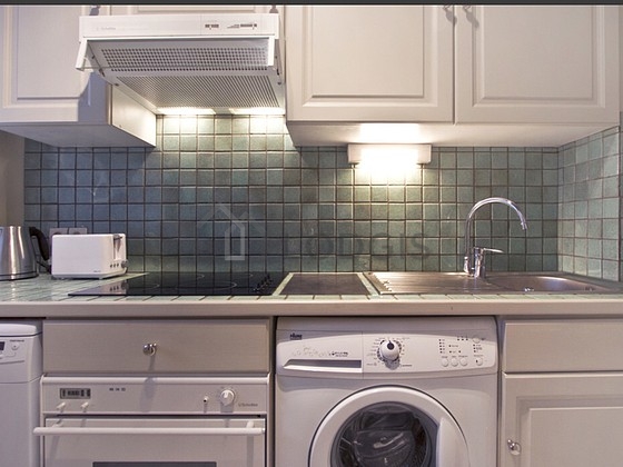 Magnifique cuisine de 5m² avec du carrelage au sol