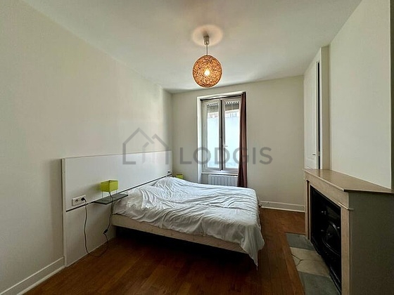 Chambre avec fenêtres double vitrage