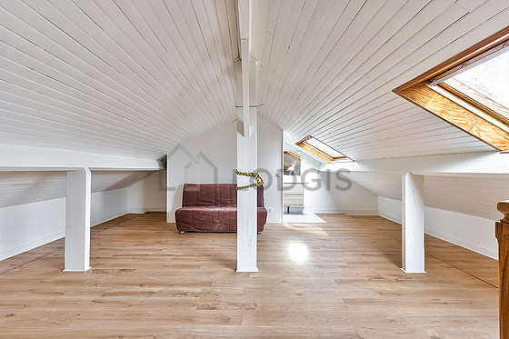 Grande chambre de 40m² avec du parquetau sol
