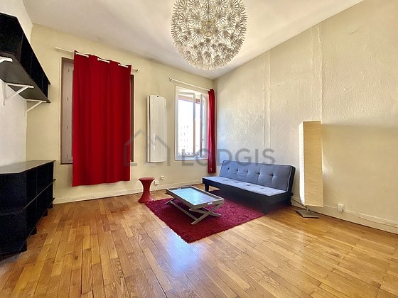 Séjour équipé de télé, armoire, 1 chaise(s)