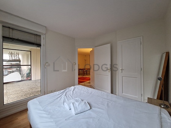 Chambre avec fenêtres double vitrage