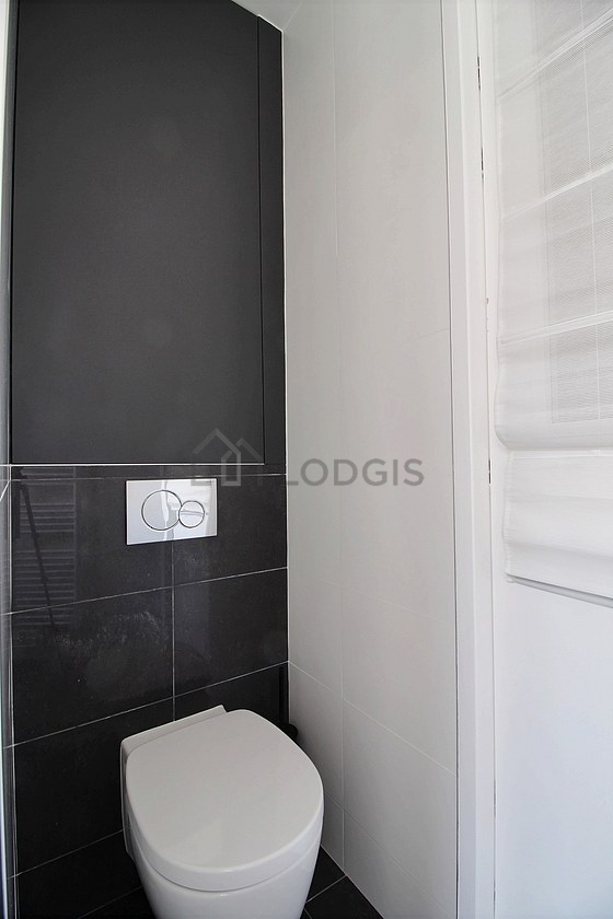 Bathroom equipped with bath towels