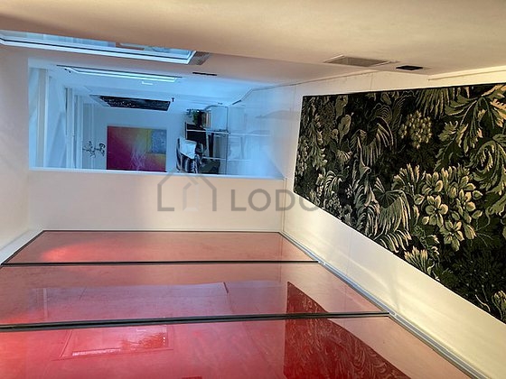 Entrance with tile floor