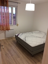 Apartment Lyon Nord Est - Bedroom 