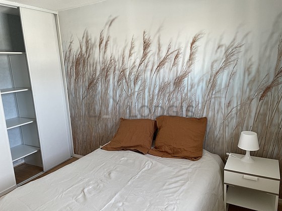 Chambre avec fenêtres double vitrage