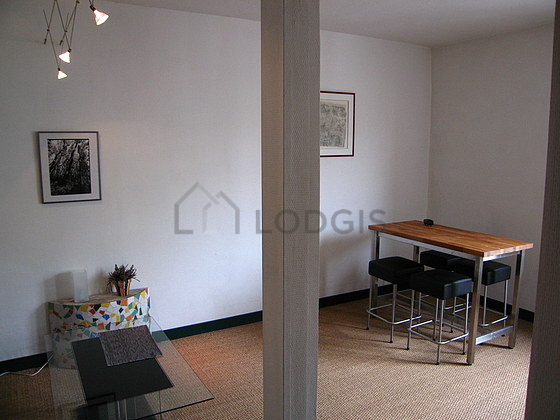 Living room of 18m² with coco floor