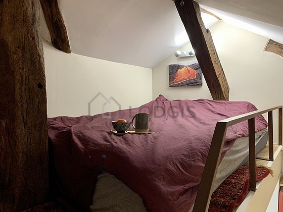 Mezzanine de 3m² sous belle hauteur de plafond