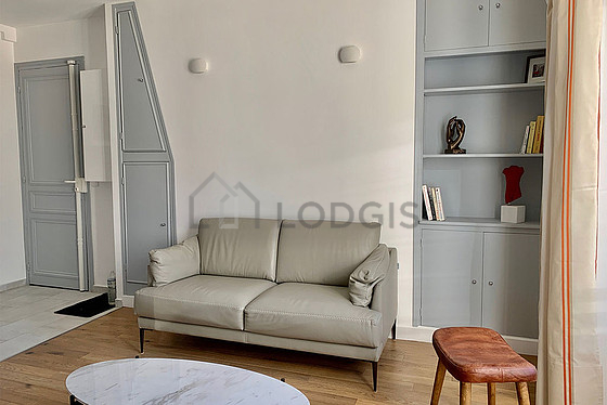 Salon de 15m² avec du parquet au sol