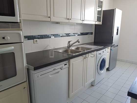 Great kitchen of 10m² with tile floor