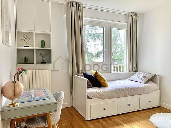 Bedroom of 13m² with woodenfloor