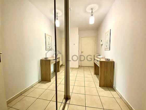 Very beautiful entrance with tile floor