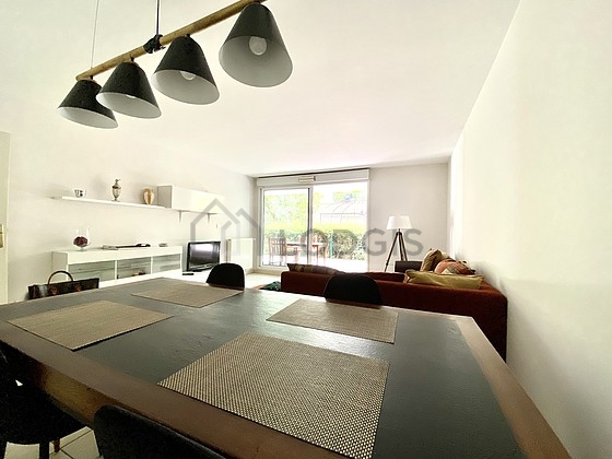 Great, very quiet and very bright sitting room of an apartment in Paris
