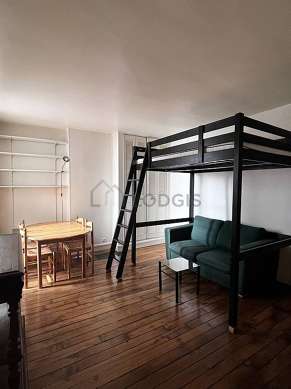 Quiet living room furnished with 1 sofabed(s) of 140cm, 1 loft bed(s) of 140cm, sofa, storage space