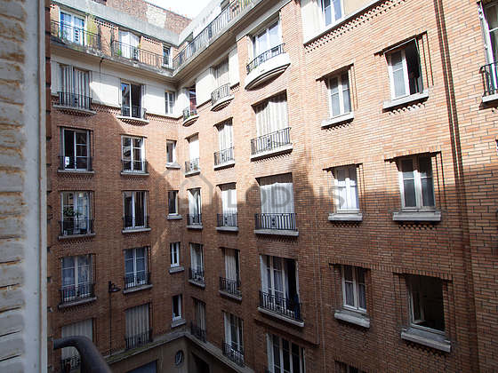 Magnifique séjour très calme et lumineux d'un appartement à Paris