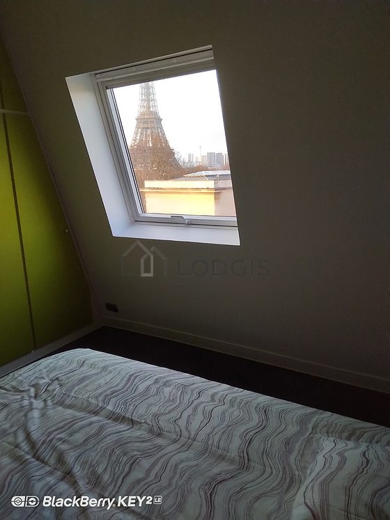 Chambre avec fenêtres double vitrage