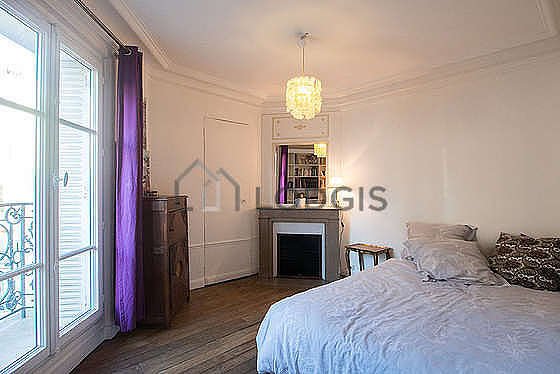Very bright bedroom equipped with wardrobe, 1 chair(s)