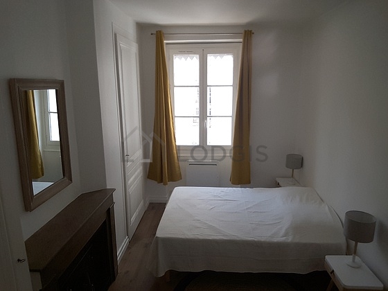Chambre avec fenêtres double vitrage