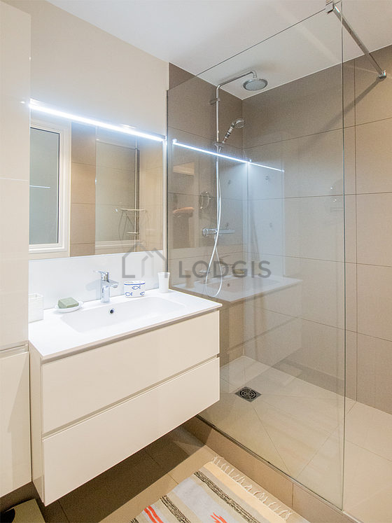 Pleasant bathroom with tile floor