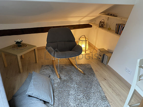 Great, very quiet and bright sitting room of an apartment in Paris