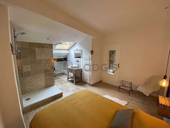 Pleasant and bright bathroom with tilefloor
