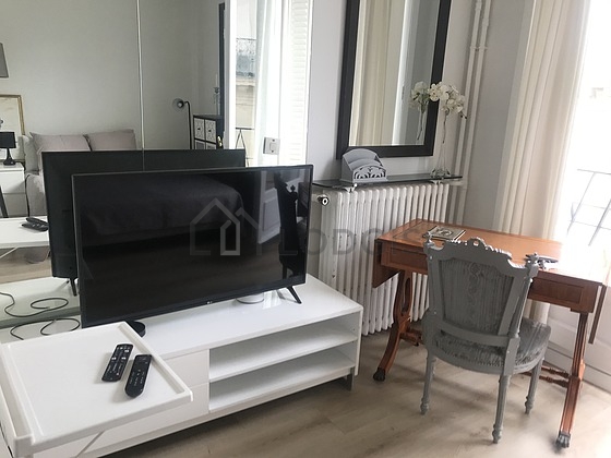 Magnifique séjour très calme et très lumineux d'un appartement à Paris