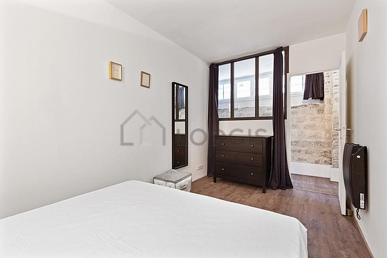 Chambre de 11m² avec du parquet au sol