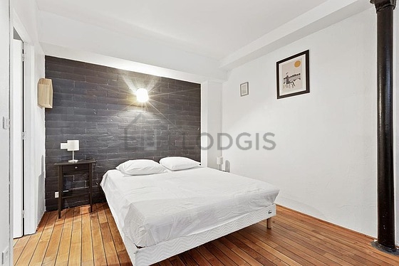 Chambre de 13m² avec du parquet au sol