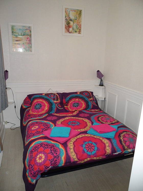 Bedroom with the carpeting floor