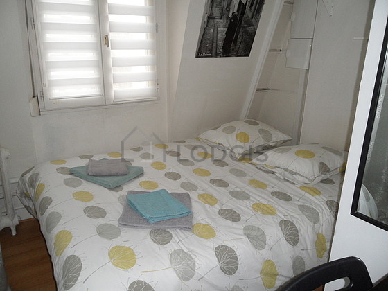 Bedroom with the carpeting floor