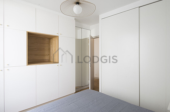 Chambre avec fenêtres double vitrage