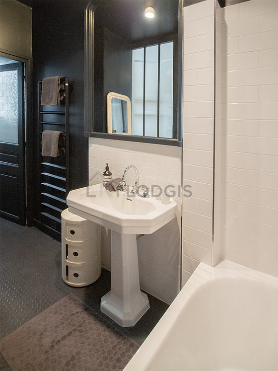 Pleasant and very bright bathroom with tile floor