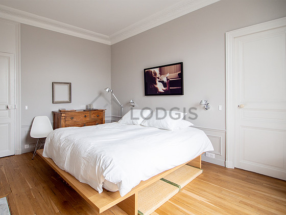 Chambre avec fenêtres