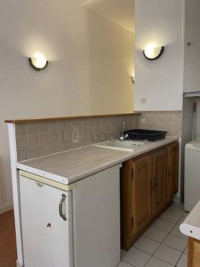 Kitchen equipped with washing machine, extractor hood