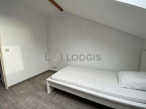 Bedroom for 1 persons equipped with 1 bed(s) of 80cm