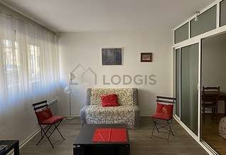 Bordeaux studio with alcove