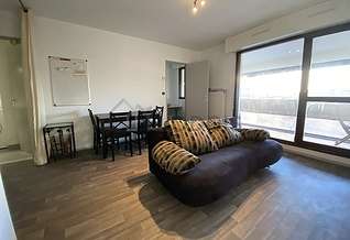 Bordeaux studio with alcove