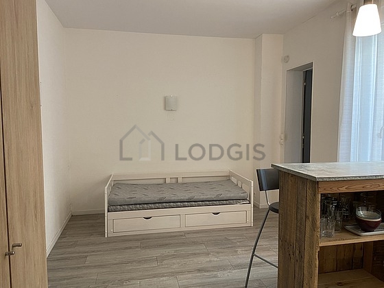 Séjour très calme équipé de 1 lit(s) gigogne de 90cm, armoire