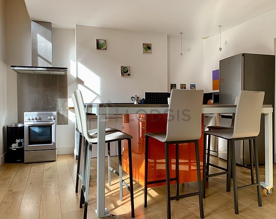 Magnifique cuisine avec du parquet au sol