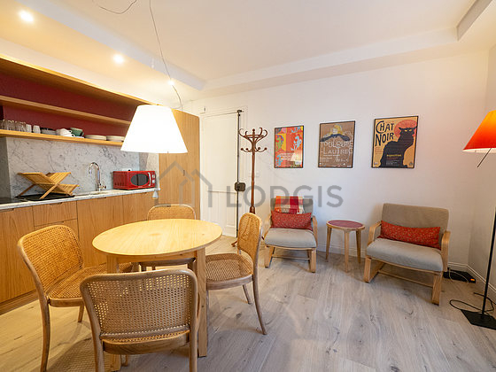 Séjour équipé de télé, 1 fauteuil(s), 1 chaise(s)