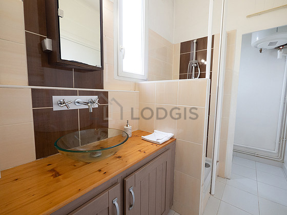 Pleasant and very bright bathroom with tile floor