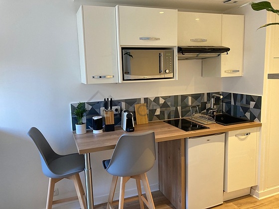 Kitchen equipped with dryer, refrigerator, extractor hood