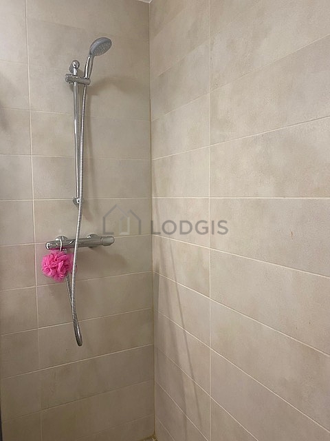 Bathroom equipped with separate shower, towel drying radiator