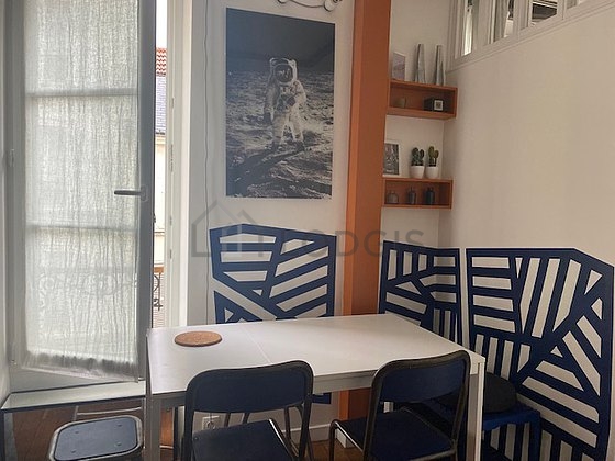 Great, very quiet and very bright sitting room of an apartment in Paris